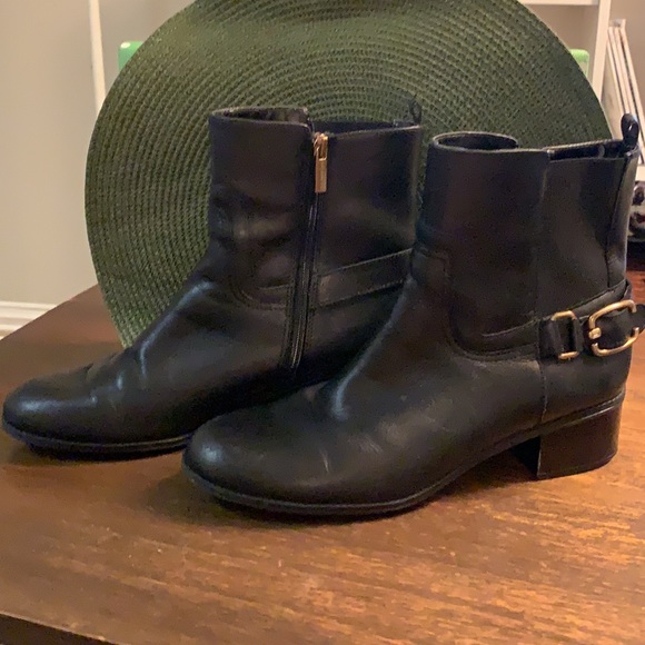 Bandolino Black Booties - Picture 3 of 5